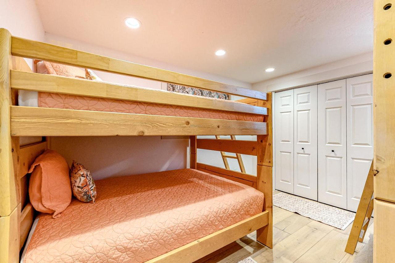 Вилла Retreat In The Pines Систерс Экстерьер фото